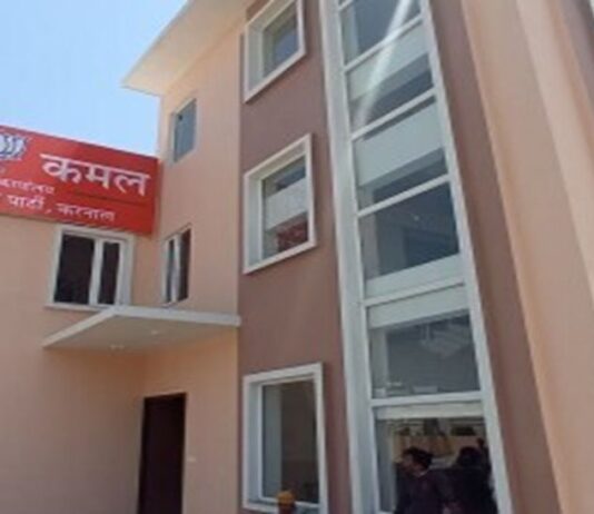 सुप्रीम कोर्ट ने हरियाणा सरकार को फटकार लगाई है. कोर्ट ने आदेश दिया है कि वह तीन महीने के अंदर उस ग्रीन बेल्ट को फिर से हरा-भरा करे, जहां बीजेपी के करनाल स्थित दफ्तर तक पहुंचने के लिए सड़क बनाने के लिए 40 साल पुराने पेड़ काट दिए गए थे।