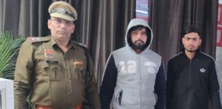 गुरुग्राम में एक दिल दहला देने वाला मामला सामने आया है। यहां एक नाइट क्लब में शादीशुदा महिला की गोली मारकर हत्या कर दी गई। पुलिस ने इस मामले में दो आरोपियों को गिरफ्तार कर लिया है।