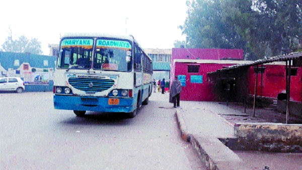 रोडवेज विभाग का कहना है कि आधुनिक बसों में फॉग लाइट के स्थान पर बल्ब लगाने का इंतजाम होता है, जिसमें पीली रोशनी का बल्ब लगा दिया जाता है, कुछ पुरानी बसें बिना फॉग लाइट ही सड़क पर दौड़ रही हैं। रोडवेज विभाग का कहना है कि आधुनिक बसों में फॉग लाइट के स्थान पर बल्ब लगाने का इंतजाम होता है, जिसमें पीली रोशनी का बल्ब लगा दिया जाता है, कुछ पुरानी बसें बिना फॉग लाइट ही सड़क पर दौड़ रही हैं।