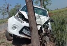 हरियाणा में बड़ा सड़क हादसा: पेड़ से टकराई अनियंत्रित कार, दो युवकों की मौत; शादी से लौट रहे थे घर हरियाणा के झज्जर में बड़ा सड़क हादसा पेश आया है। यहां सोमवार सुबह एक कार अनियंत्रित होकर पेड़ से टकरा गई।