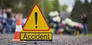 कुरुक्षेत्र में सड़क हादसे में छात्र की मौत: चचेरी दो बहनें घायल, तीनों एक ही बाइक पर सवार होकर जा रहे थे सुबह जब वे स्कूल जाने के लिए बाइक पर सवार होकर घर से निकले तो गांव कंदौली के पास किसी वाहन ने टक्कर मार दी।