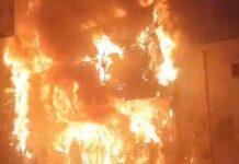 दो मंजिल किराना दुकान में आग लगने से लाखों रुपये का नुकसान हुआ है। करीब आधे घंटे की कड़ी मशक्कत के बाद आग की लपटों पर काबू पाया गया।