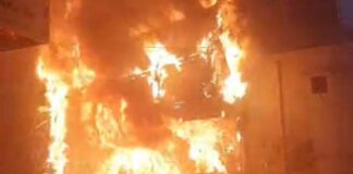 Ambala: दो मंजिला किराना दुकान में लगी आग, लाखों रुपये का नुकसान, शॉर्ट सर्किट बताई जा रही वजह दो मंजिल किराना दुकान में आग लगने से लाखों रुपये का नुकसान हुआ है। करीब आधे घंटे की कड़ी मशक्कत के बाद आग की लपटों पर काबू पाया गया।