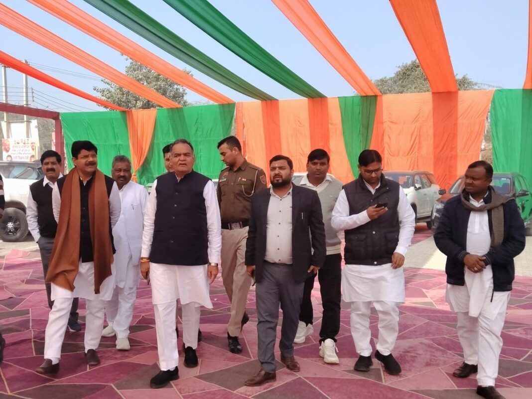 हांसी को जिला बनाने की मांग पहली बार जून 2013 में हांसी जिला बनाओ संघर्ष समिति ने उठाई थी। हांसी को जिला बनाने की मांग पहली बार जून 2013 में हांसी जिला बनाओ संघर्ष समिति ने उठाई थी।