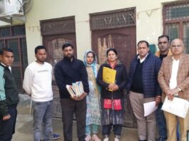 सीएम फ्लाइंग हिसार रेंज इंचार्ज सुनैना ने बताया कि टीम को सूचना मिली थी कि गांव मदनपुरा में बिना अनुमति एक स्कूल संचालित किया जा रहा है, जहां विद्यार्थियों को न तो मूलभूत सुविधाएं मिल रही हैं और न ही शिक्षा का उचित वातावरण।