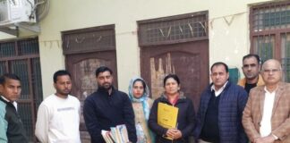 Hisar: मदनपुरा में गैर-मान्यता प्राप्त निजी स्कूल पर CM फ्लाइंग की रेड, 10वीं तक चल रही थी पढ़ाई सीएम फ्लाइंग हिसार रेंज इंचार्ज सुनैना ने बताया कि टीम को सूचना मिली थी कि गांव मदनपुरा में बिना अनुमति एक स्कूल संचालित किया जा रहा है, जहां विद्यार्थियों को न तो मूलभूत सुविधाएं मिल रही हैं और न ही शिक्षा का उचित वातावरण।