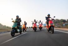 Ola ने शुरू की Bharat Cell बैटरी वाले स्कूटर की डिलीवरी, पहला प्रोडक्ट बना यह स्कूटर ओला इलेक्ट्रिक ने 7 दिसंबर 2025 को घोषणा की कि उसने अपनी खुद की भारत में बनी 4680 भारत सेल बैटरी पैक से लैस वीकल्स की बड़े पैमाने पर डिलीवरी शुरू कर दी है।