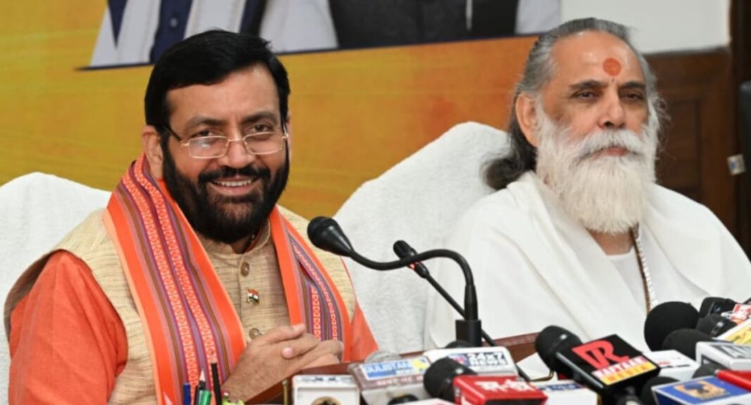 मुख्यमंत्री नायब सिंह सैनी सोमवार को गीता स्थली ज्योतिसर पहुंचे। कुरुक्षेत्र में अंतर्राष्ट्रीय गीता महोत्सव के चलते वैश्विक गीता पाठ का आज आयोजन होगा।