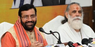 मुख्यमंत्री नायब सिंह सैनी सोमवार को गीता स्थली ज्योतिसर पहुंचे। कुरुक्षेत्र में अंतर्राष्ट्रीय गीता महोत्सव के चलते वैश्विक गीता पाठ का आज आयोजन होगा।