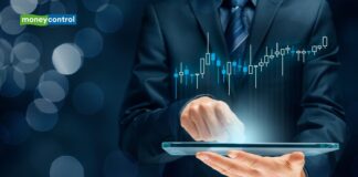 शेयर बाजार में आज गिरावट दिख रही है। लेकिन हाल में सेंसेक्स और निफ्टी ऑल-टाइम हाई पर पहुंचे थे।