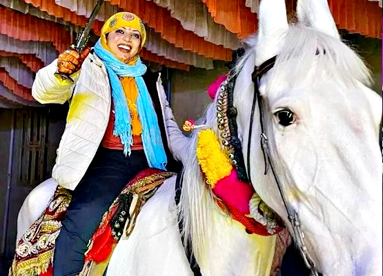 महेंद्रगढ़ जिले के गांव डोहर में धूमधाम और परंपरागत रीतियों के साथ लड़की अमीषा का शादी से पहले बनवाराधूमधाम से निकाला गया। महेंद्रगढ़ जिले के गांव डोहर में धूमधाम और परंपरागत रीतियों के साथ लड़की अमीषा का शादी से पहले बनवाराधूमधाम से निकाला गया।