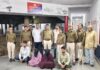 हरियाणा में पुलिस ने हनी ट्रैप गिरोह का पर्दाफाश किया। पुलिस ने दो युवतियों समेत चार आरोपियों को गिरफ्तार किया है। गिरोह झूठे केस में फंसाने की धमकी देकर लोगों को अपना शिकार बनाता था।