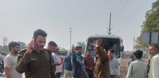 Road Accident: जींद-रोहतक नेशनल हाईवे पर दो स्कूल बसों के बीच टक्कर; हादसे में छह बच्चे घायल रोहतक में जींद-रोहतक नेशनल हाईवे 71 पर लाखनमाजरा के पास दो स्कूल बस आपस में टकरा गईं। हादसे में छह बच्चे घायल हो गए। घायलों को अस्पताल में भर्ती कराया गया है।