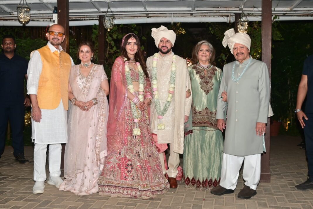 ​बच्चन के बाद अब रोशन परिवार में भी ऐश्वर्या नाम की बहुरानी आ गई हैं। जिनका ब्राइडल लुक सोशल मीडिया पर छाया हुआ है, तो उनकी खूबसूरती ने सबका दिल जीत लिया।