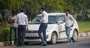 जो लोग कार-बाइक या अन्य वाहन चलाते हैं, उनके लिए बहुत जरूरी है कि वो ट्रैफिक चालान से जुड़े नियमों ने अवगत रहें, ताकि उनसे जब यातायात नियमों का उल्लंघन हो तो किसी प्रकार की दिक्कतें ना हो और ट्रैफिक पुलिस उनसे मनमाना जु्र्माना ना वसूले।