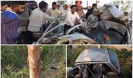 कुरुक्षेत्र में दम घुटने से पांच लोगों की मौत हो गई है। पुलिस मामले की जांच में लगी हुई है। सभी मृतक पेंट का काम करते थे और रात में एक ही कमरे में अंगीठी जलाकर सो रहे थे। कुरुक्षेत्र में दम घुटने से पांच लोगों की मौत हो गई है। पुलिस मामले की जांच में लगी हुई है। सभी मृतक पेंट का काम करते थे और रात में एक ही कमरे में अंगीठी जलाकर सो रहे थे।