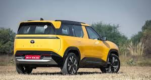 टाटा मोटर्स की ब्रैंड न्यू सिएरा एसयूवी (Tata Sierra SUV) के सभी वेरिएंट्स की कीमतों का खुलासा हो गया है और ग्राहकों को इसके लिए 11.49 लाख रुपये से लेकर 21.29 लाख रुपये तक भुगतान करना पड़ेगा।