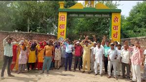 हरियाणा अनुसूचित जाति राजकीय अध्यापक संघ के पूर्व प्रदेश प्रेस सचिव मोहन परोचा ने कहा कि यह तबादला नीति विद्यार्थियों, विद्यालयों, शिक्षा तथा शिक्षकों के हितों के बिल्कुल विरुद्ध है।