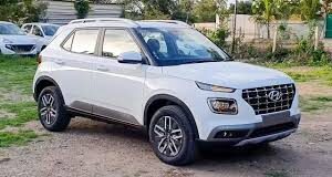 बदमाशों का आतंक: एजेंसी से नई वेन्यू कार लेकर निकले युवक से पहले मारपीट, पुलिस चौकी में खड़ी कार भी तोड़ी फडौली गांव निवासी भजन लाल ने बताया कि 4 दिसंबर को सुबह के समय फडौली गांव निवासी ही संदीप सिंह उर्फ शंटी ने भतीजे की कार रोककर गली गलौज व मारपीट की थी।