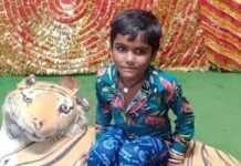 महेंद्रगढ़ में कैंटर की चपेट में आने से बच्ची की मौत: उपचार के बहाने ले गया चालक, शव फेंककर हुआ फरार महेंद्रगढ़ कैंटर की चपेट में आने से 5 वर्षीय बच्ची की मौत हो गई। टक्कर से बच्ची गंभीर रूप से घायल हो गई।