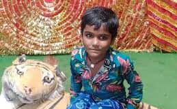 महेंद्रगढ़ में कैंटर की चपेट में आने से बच्ची की मौत: उपचार के बहाने ले गया चालक, शव फेंककर हुआ फरार महेंद्रगढ़ कैंटर की चपेट में आने से 5 वर्षीय बच्ची की मौत हो गई। टक्कर से बच्ची गंभीर रूप से घायल हो गई।