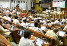 विपक्ष के नेता भूपेंद्र सिंह हुड्डा ने बताया कि अविश्वास प्रस्ताव पर चर्चा में प्रमुख मुद्दे रखने के साथ भाजपा को बेनकाब किया जाएगा।