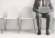 छंटनी से बचानी है अपनी नौकरी? तो आज से शुरू कर दें ये 5 काम, वरना अगला नंबर आपका लग सकता है तेजी से बदल रहे जॉब मार्केट में छंटनी का दौर लगातार जारी है। नामचीन कंपनियों ने एक साल में हजारों लोगों को नौकरी से निकाल दिया है और कुछ छंटनी की तैयारी कर रही है।