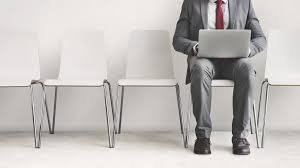 तेजी से बदल रहे जॉब मार्केट में छंटनी का दौर लगातार जारी है। नामचीन कंपनियों ने एक साल में हजारों लोगों को नौकरी से निकाल दिया है और कुछ छंटनी की तैयारी कर रही है। तेजी से बदल रहे जॉब मार्केट में छंटनी का दौर लगातार जारी है। नामचीन कंपनियों ने एक साल में हजारों लोगों को नौकरी से निकाल दिया है और कुछ छंटनी की तैयारी कर रही है।