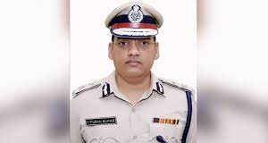 व्हाट्सएप कॉल लॉग…रिश्वत मांगने के सबूत, IPS पूरन कुमार के गनमैन के खिलाफ पुलिस ने कोर्ट में दाखिल की चार्जशीट हरियाणा में एडीजीपी रैंक के अधिकारी आईपीएस पूरन कुमार के सुसाइड केस से पहले उनके गनमैन को अरेस्ट किया गया था।