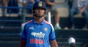 भारतीय अंडर-19 टीम के सलामी बल्लेबाज वैभव सूर्यवंशी ने यूएई के खिलाफ शतक ठोक दिया है। अंडर-19 एशिया कप 2025 में यह भारत का पहला ही मुकाबला है।