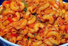 अक्सर पास्ता बनाने के लिए उसे अलग से उबालने और फिर सॉस तैयार करने में काफी समय लग जाता है, लेकिन कुकिंग एक्सपर्ट पूनम देवनानी ने कुकर में सिर्फ 2 सीटी लगाकर इसे बनाने का एक आसान तरीका बताया है जिससे समय कम और बेहतरीन स्वाद मिलेगा।