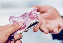 एसीबी ने कार्रवाई करते हुए एक एएसआई को पांच हजार रुपये की रिश्वत के साथ रंगे हाथों गिरफ्तार किया है। आरोपी एएसआई ने युवक से पांच हजार रुपये की रिश्वत ली थी।