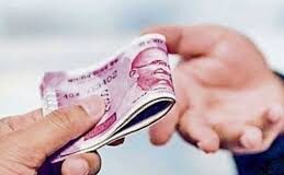 एसीबी ने कार्रवाई करते हुए एक एएसआई को पांच हजार रुपये की रिश्वत के साथ रंगे हाथों गिरफ्तार किया है। आरोपी एएसआई ने युवक से पांच हजार रुपये की रिश्वत ली थी।