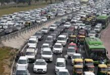 गुड़गांव-दिल्ली एक्सप्रेसवे पर गुरुवार रात शादियों के कारण लगा भयंकर जाम यात्रियों के लिए किसी बुरे सपने से कम नहीं था