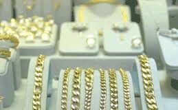 पिछले दस दिन में चांदी 30,703 रुपए महंगी हो चुकी है।