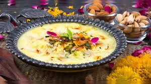 दिवाली पर अगर आप चावल की खीर नहीं बनाना चाहते हैं, तो पनीर की खीर बनाकर लोगों का मुंह मीठा कर सकते हैं। दिवाली पर अगर आप चावल की खीर नहीं बनाना चाहते हैं, तो पनीर की खीर बनाकर लोगों का मुंह मीठा कर सकते हैं।