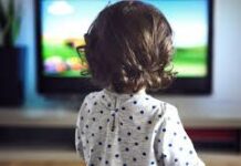 टीवी देखते-देखते नजर ना हो जाए कमजोर, तुरंत बदलेंगे ये सेटिंग्स तो बच्चों को होगा ज्यादा फायदा क्या आपको पता है, आजकल के स्मार्ट टीवी इतने स्मार्ट हैं कि वह कुछ खास तरह की सेटिंग्स के साथ आते हैं, ताकि टीवी देखने वालों की नजर कमजोर ना हो।