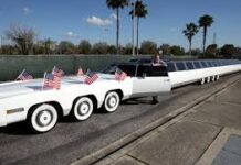 दुनिया की सबसे लंबी कार… 75 लोगों के बैठने की जगह, 100 फुट लंबाई और स्विमिंग पूल से लेकर हैलिपेड तक दुनिया की सबसे लंबी कार का नाम ‘द अमेरिकन ड्रीम’ है, जो कि 100 फुट से ज्यादा लंबी होने के साथ ही 75 लोगों की सीटिंग कैपासिटी वाली है।