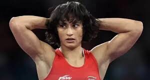 विनेश फोगाट के समर्थकों का मानना है कि वह देश की एक प्रेरणादायक खिलाड़ी हैं और उनकी वापसी भारतीय कुश्ती के लिए सकारात्मक संकेत है।