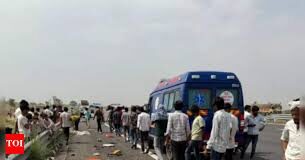 वो तड़पते रहे, कई वाहन गुजरे, कोई नहीं रुका.. दिल्ली-मुंबई एक्सप्रेसवे हादसे में दंपति की मौत का जिम्मेदार कौन नूंह के डिप्टी कमिश्नर अखिल पिलानी ने कहा कि उन्हें हादसे की जानकारी नहीं थी। उन्होंने कहा कि जांच के बाद अगर किसी की लापरवाही पाई गई तो सख्त कार्रवाई की जाएगी।