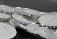 आज सोने की कीमत में भी तेजी रही। ये 1,329 रुपए बढ़कर 1,37,956 रुपए प्रति 10 ग्राम पहुंच गई है। इससे पहले बुधवार को सोने की कीमत 1,36,627/10 ग्राम थी।