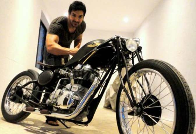 ऐसे में आज हम आपको 10 पॉपुलर स्टार्स की महंगी मोटरसाइकल के बारे में बताने जा रहे हैं। ऐसे में आज हम आपको 10 पॉपुलर स्टार्स की महंगी मोटरसाइकल के बारे में बताने जा रहे हैं।