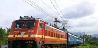 स्पेशन ट्रेन में 22 एलएचबी कोच लगाए गए हैं। रेलवे ने नए साल पर होने वाली भीड़ को देखते हुए स्पेशल ट्रेन को चलाने का निर्णय लिया है।