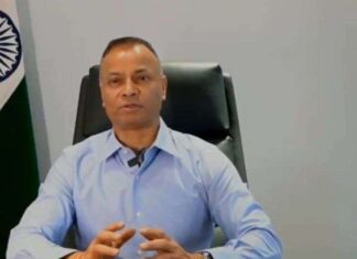 बिना डरे-बिना थके, दिन-रात बदमाशों से लड़ते हैं, अकेले रहते हैं… पुलिस जवानों पर हरियाणा DGP का इमोशनल पोस्ट हरियाणा के डीजीपी ओपी सिंह पुलिस के जवानों पर एक पोस्ट लिखी है। इस पोस्ट पर उन्होंने अपने अनुभव भी शेयर किए हैं। उन्होंने बताया कि एक पुलिस वाले को किन चुनौतियों का सामने करना पड़ता है।