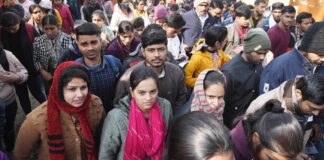 हरियाणा असिस्टेंट प्रोफेसर एग्जाम में शामिल कैंडिडेट्स ने फाइल की RTI, HPSC के सामने किया प्रदर्शन, शिक्षा मंत्री क्या बोले? हरियाणा में असिस्टेंट प्रोफेसर (अंग्रेजी) भर्ती परीक्षा के नतीजों पर बवाल मच गया है।