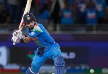 देख रहे हैं ना गौतम गंभीर? जिस विराट कोहली को लोग दे रहे थे संन्यास, उसने जड़ा लगातार दूसरा शतक भारतीय टीम के दिग्गज बल्लेबाज विराट कोहली ने रांची के बाद रायपुर वनडे में भी साउथ अफ्रीका के खिलाफ शतक ठोक दिया है। यह विराट के करियर का 84वां शतक है।