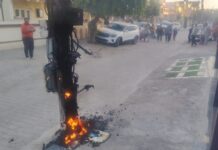 जींद में बिजली का पोल लगाने को लेकर हुआ विवाद: दहशत फैलाने के लिए चलाई गोली, तीन लोगों पर FIR दर्ज दूसरे पक्ष का आरोप है कि सूबे पक्ष के लोगों ने उन पर फायरिंग की। सूचना पाकर सिविल लाइन थाना प्रभारी पहुंची और घटनास्थल का मुआयना किया। पुलिस ने मौके से खोल भी बरामद किए हैं।