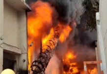 आग वीरवार सुबह साढ़े 4 बजे लगी। सूचना मिलते ही फायरब्रिगेड की पांच गाड़ियों ने मौके पर पहुंचकर आग को काबू पाया।