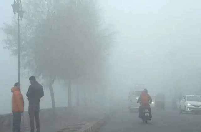 हरियाणा में उत्तरी बर्फीली हवाओं से दिन व रात के तापमान में और अधिक गिरावट आएगी। साथ ही साथ आमतौर पर आमजन को विंड चिल्ड फैक्टर की स्थिति से रूबरू होना पड़ेगा। हरियाणा में उत्तरी बर्फीली हवाओं से दिन व रात के तापमान में और अधिक गिरावट आएगी। साथ ही साथ आमतौर पर आमजन को विंड चिल्ड फैक्टर की स्थिति से रूबरू होना पड़ेगा।