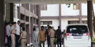 फतेहाबाद के लघु सचिवालय को बम से उड़ाने की धमकी के बाद हड़कंप मच गया है। पुलिस और प्रशासन अलर्ट हो गया है।